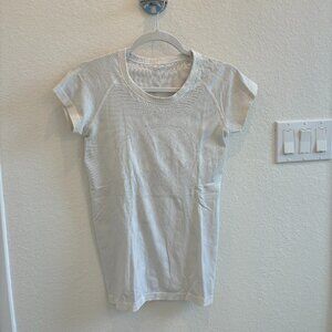 Lululemon Swiftly Tech Short-Sleeve Shirt 2.0 Hip Length, Size 6, White